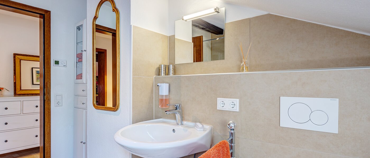Dachgeschosswohnung Inning am Ammersee 03 Badezimmer 13224