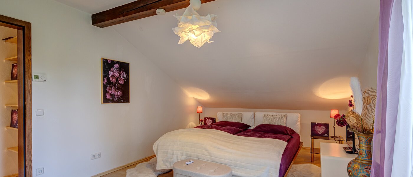 Dachgeschosswohnung Inning am Ammersee 01 Schlafzimmer 13224