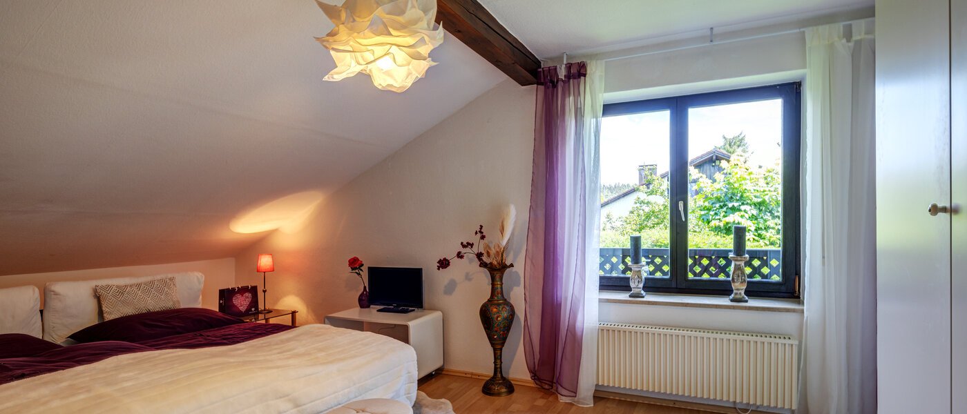 Dachgeschosswohnung Inning am Ammersee 02 Schlafzimmer 13224