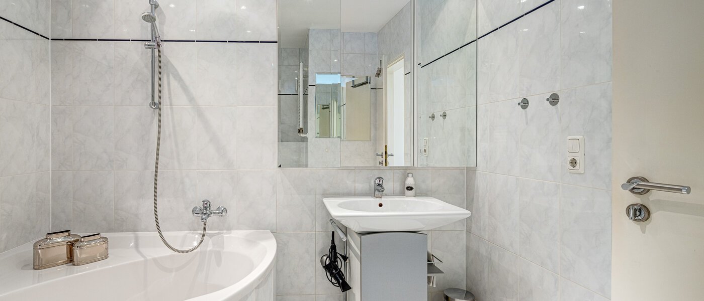 Dachterrassenwohnung München Moosach 02 Badezimmer 13292