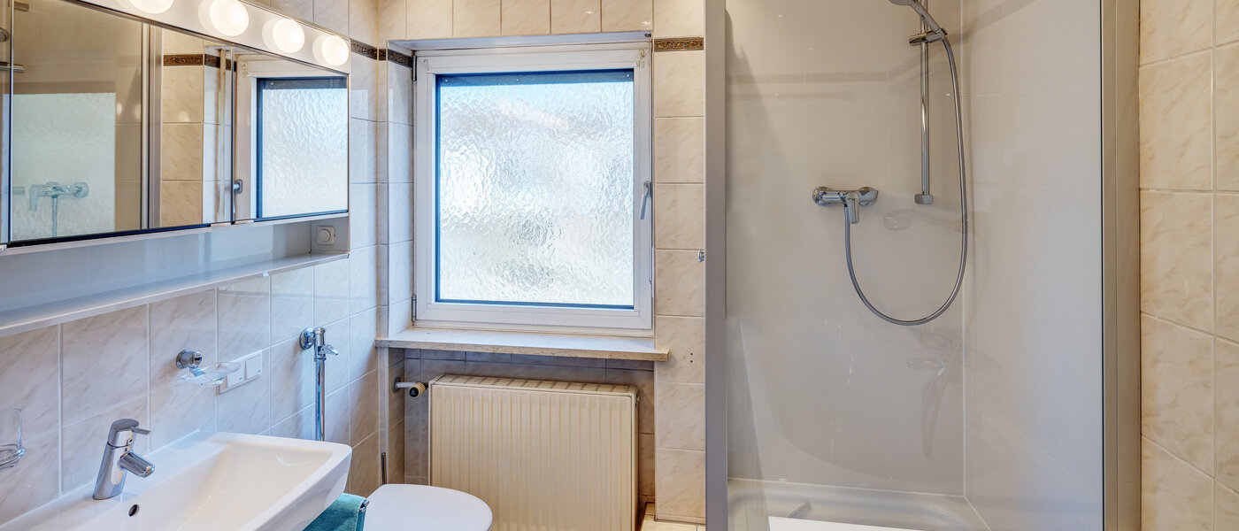 Reihenmittelhaus München Obersendling 01 1. Badezimmer 13312