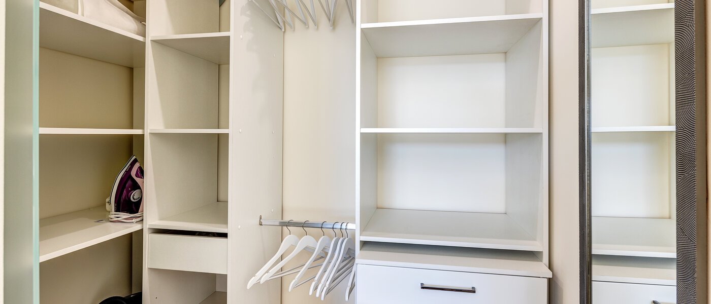 Wohnung München Milbertshofen 01 Begehbarer Schrank 13348