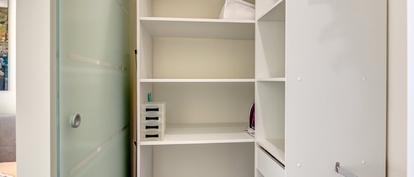 Wohnung München Milbertshofen 02 Begehbarer Schrank 13348