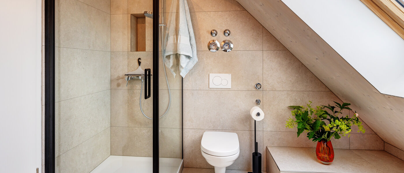 Dachgeschosswohnung München Berg am Laim 01 Badezimmer 13504