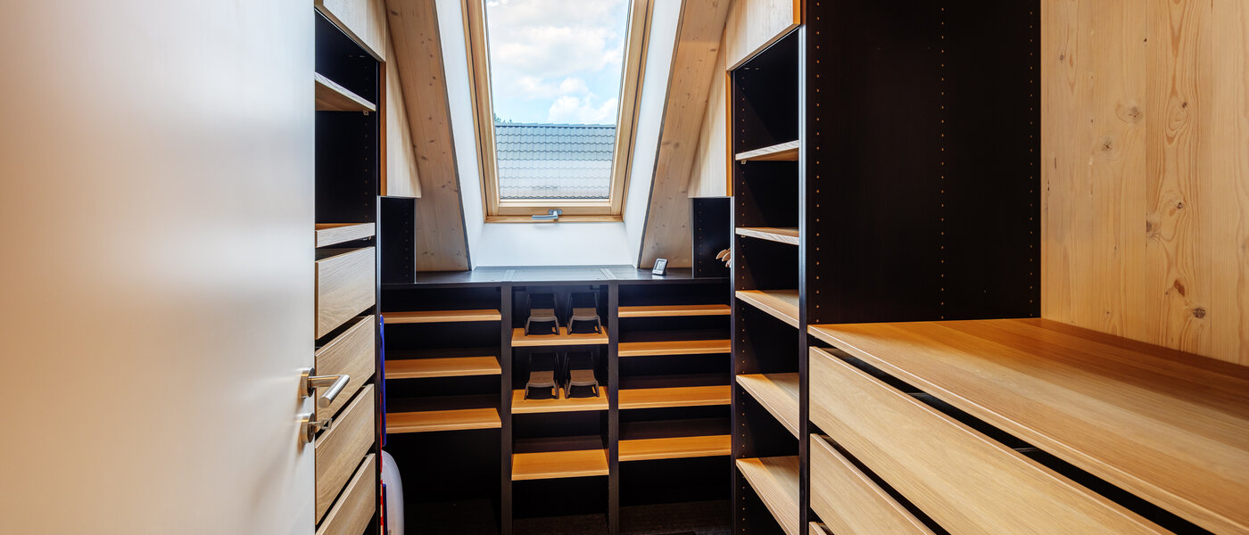 Dachgeschosswohnung München Berg am Laim 01 Begehbarer Schrank 13504