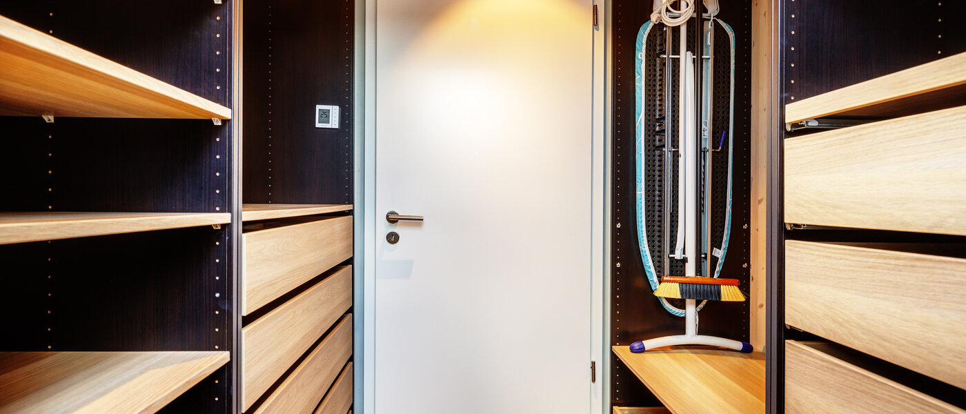 Dachgeschosswohnung München Berg am Laim 02 Begehbarer Schrank 13504