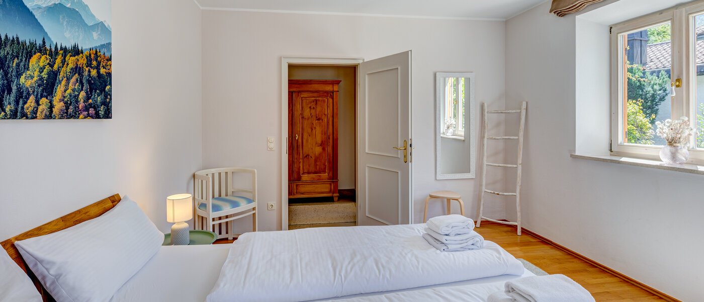 Gartenwohnung Schliersee 02 1. Schlafzimmer 13576
