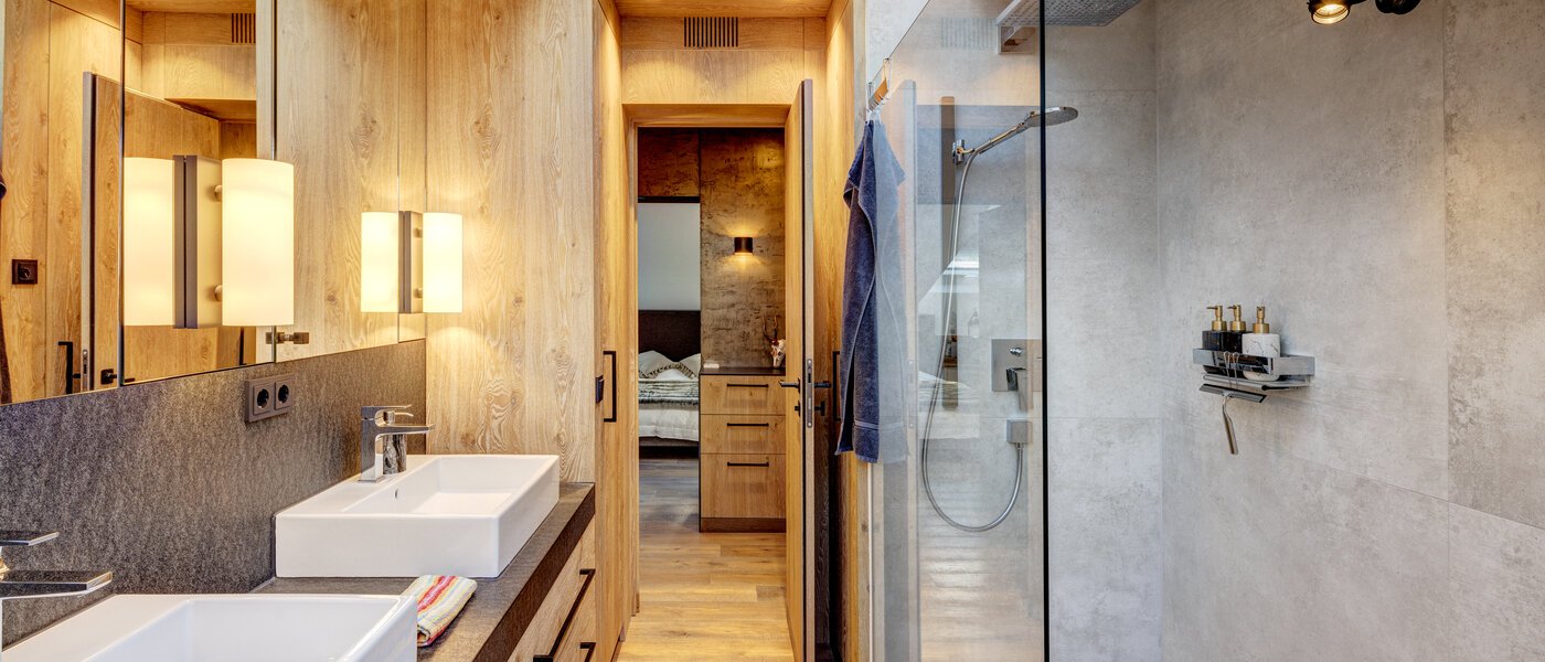 Dachgeschosswohnung Holzkirchen 02 Badezimmer 13582