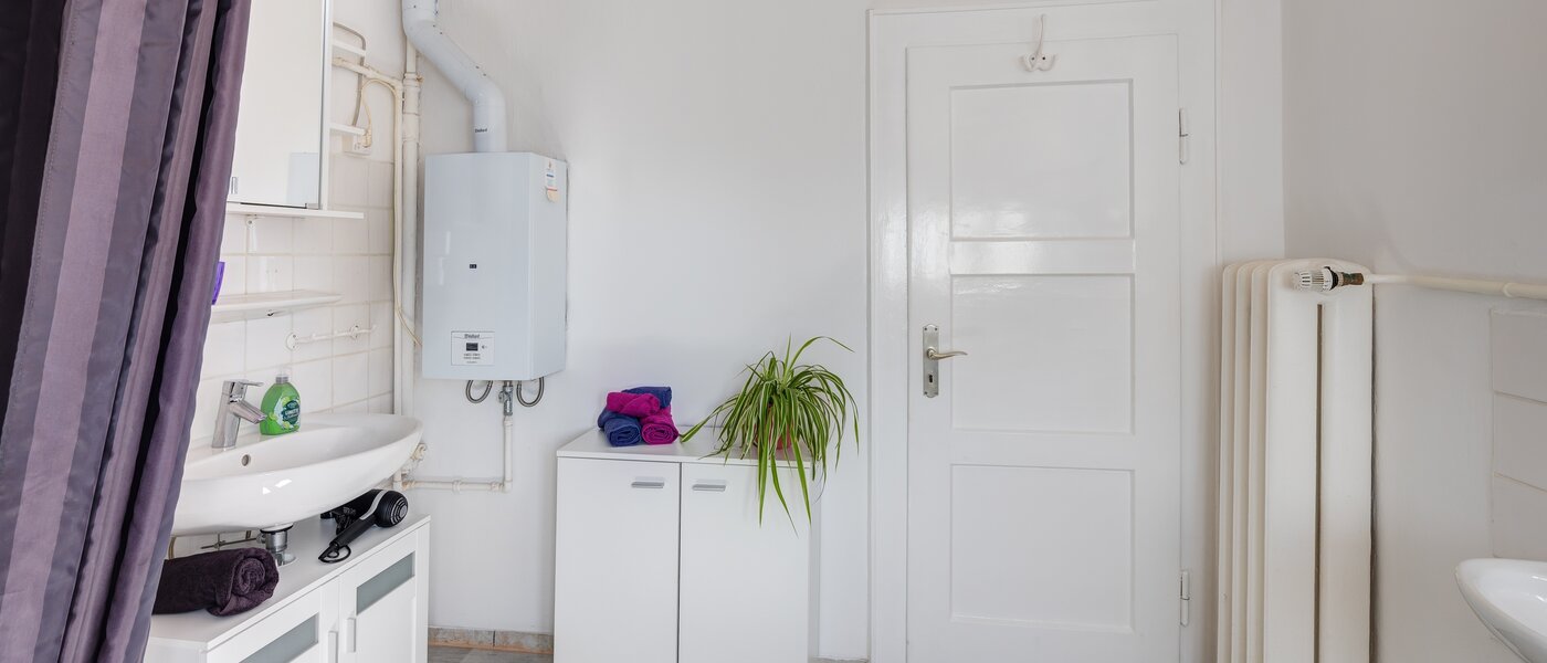 Dachgeschosswohnung München Nymphenburg 04 Badezimmer 13654