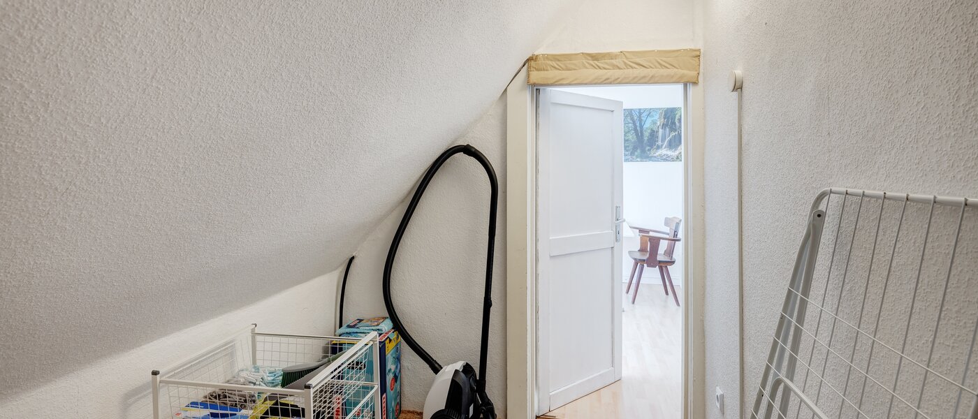 Dachgeschosswohnung München Nymphenburg 02 Abstellraum 13654