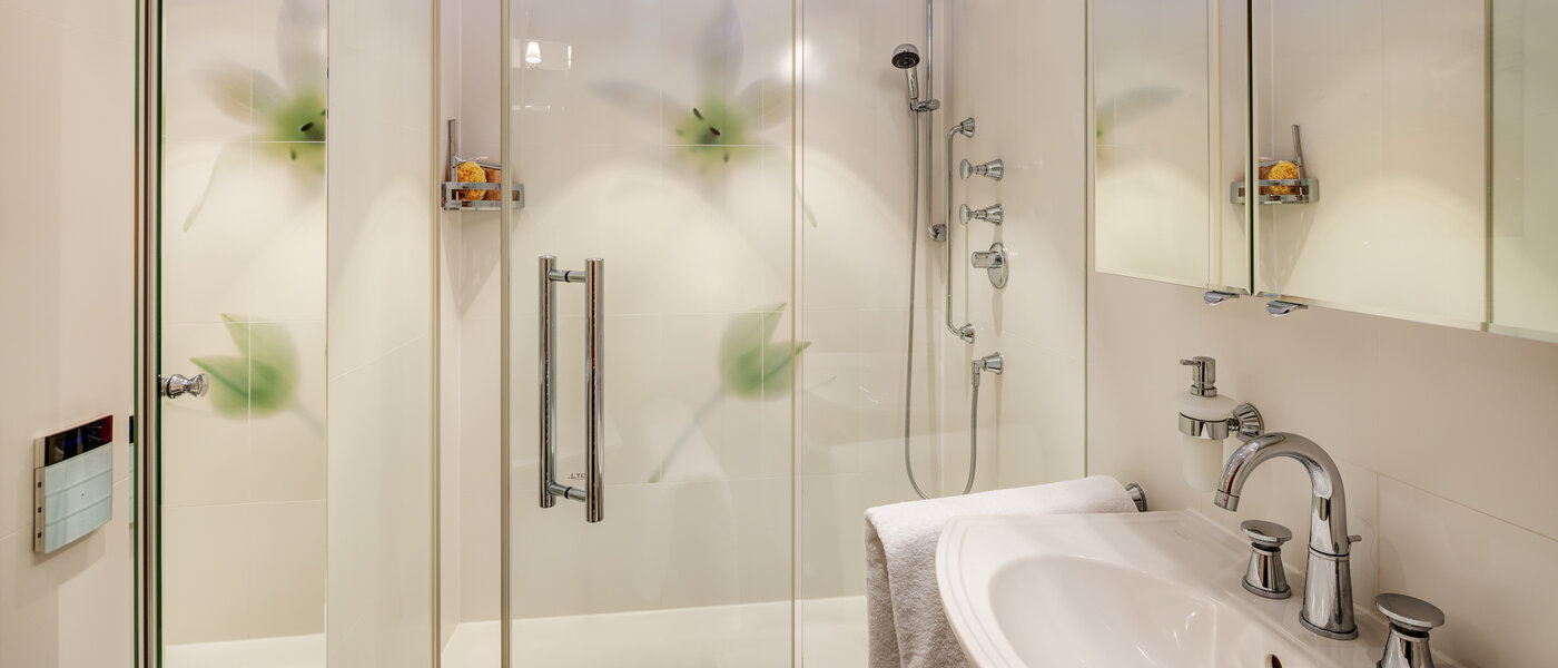 Dachgeschosswohnung München Solln 01 Badezimmer 13669