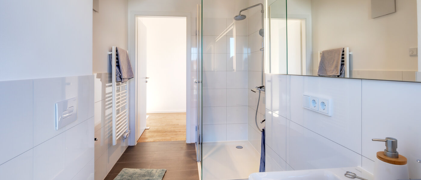 Dachgeschosswohnung Aschheim 02 Badezimmer 13679