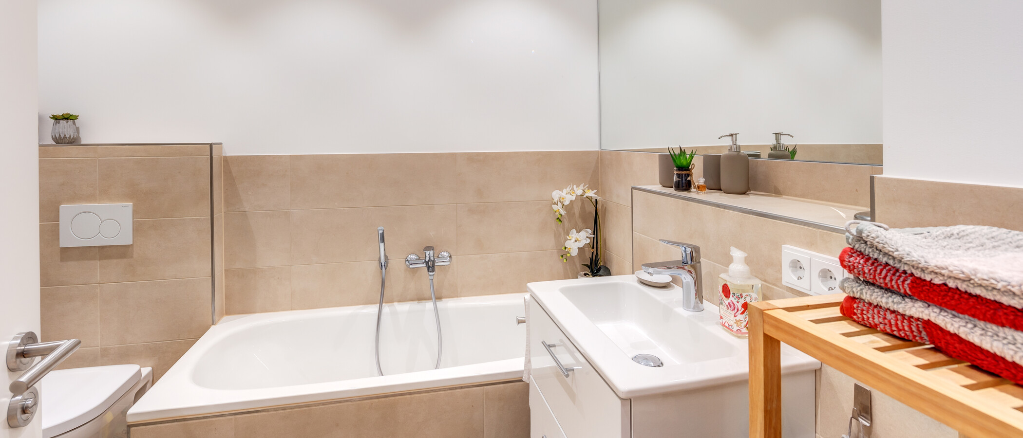 Dachterrassenwohnung München Solln 01 Badezimmer 13689