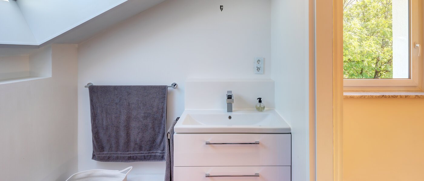 Reiheneckhaus Eichenau 03 2. Badezimmer 13696