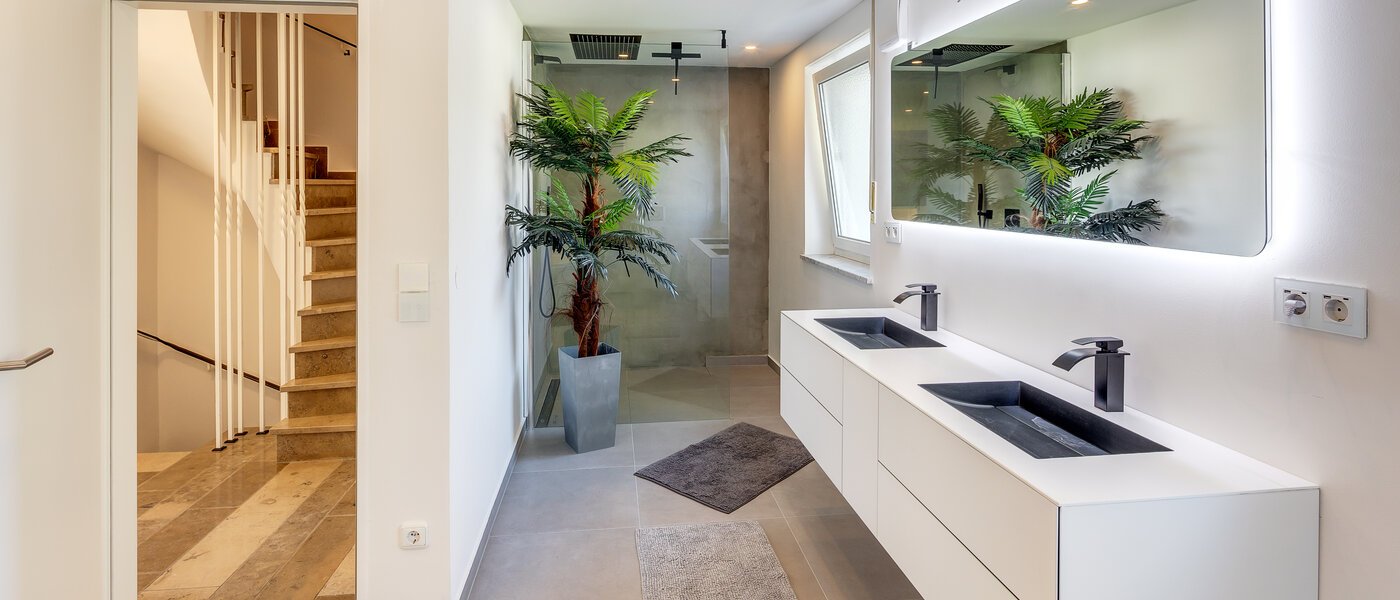 Reiheneckhaus Eichenau 01 1. Badezimmer 13696