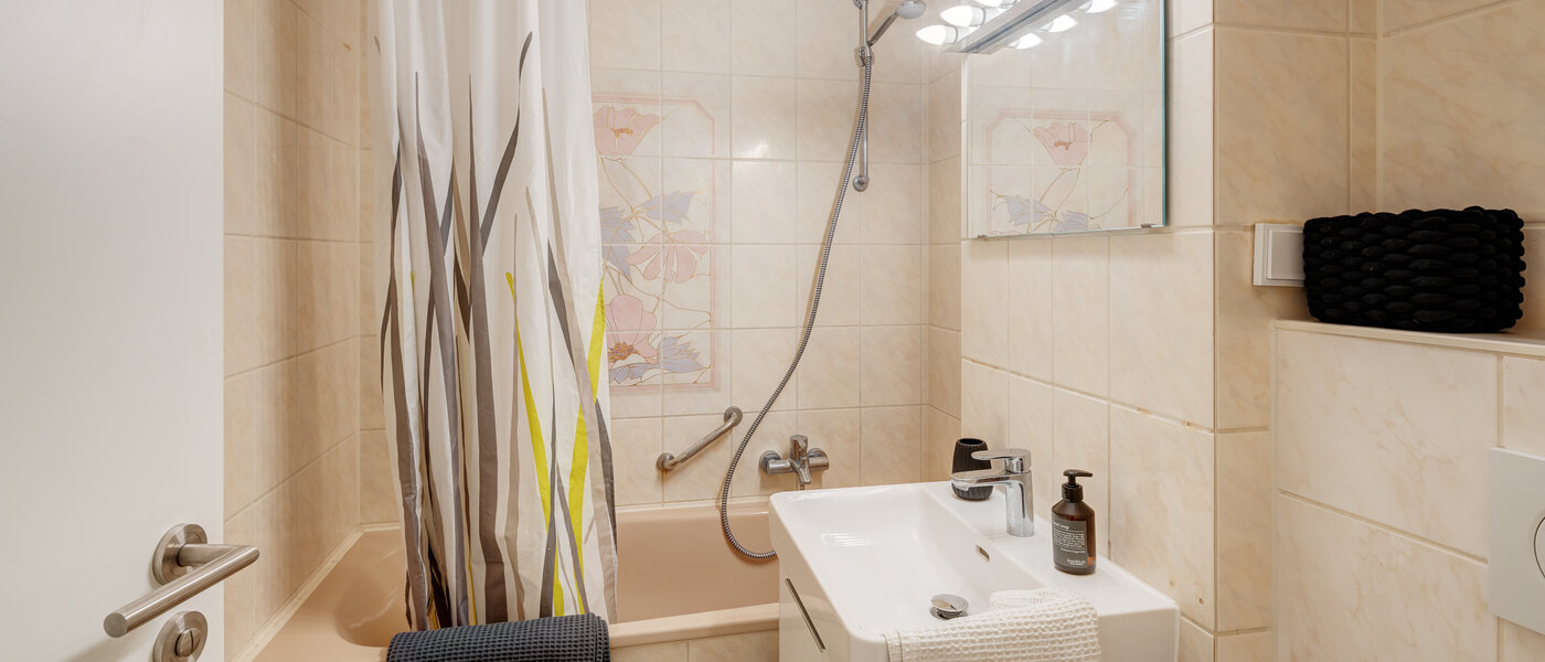 Wohnung München Allach 01 Badezimmer 13704