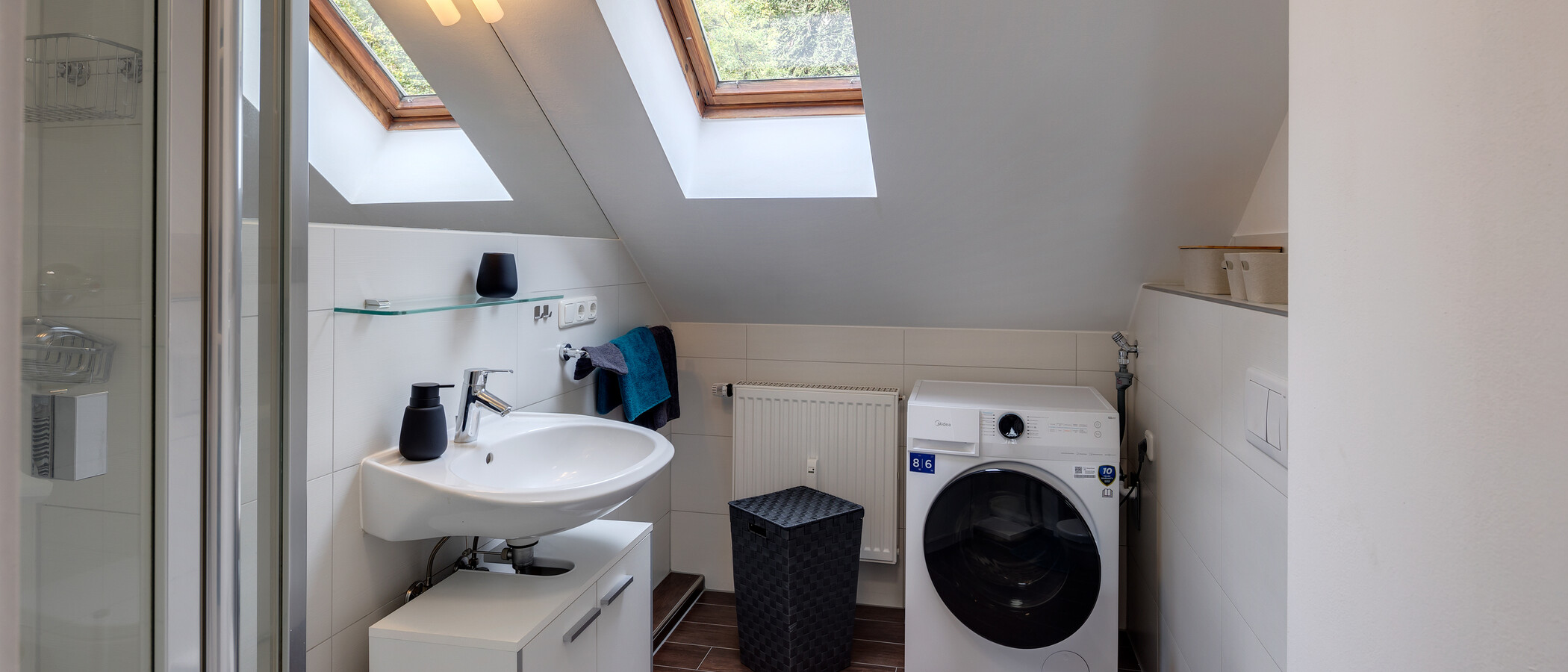 Dachgeschosswohnung Eching 01 Badezimmer 13716