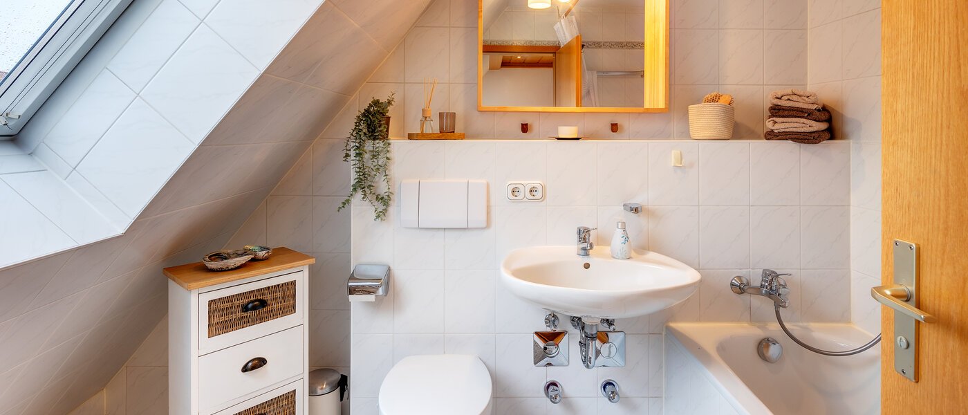 Maisonette-Galerie Wohnung Karlsfeld 01 1. Badezimmer 13717