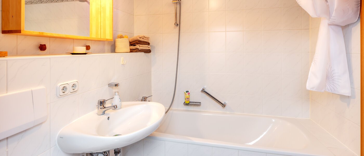 Maisonette-Galerie Wohnung Karlsfeld 02 1. Badezimmer 13717