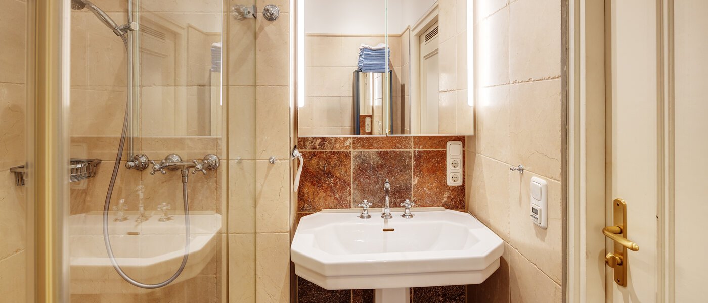 Wohnung München Maxvorstadt - Rund um den Josephplatz 01 Badezimmer 13761