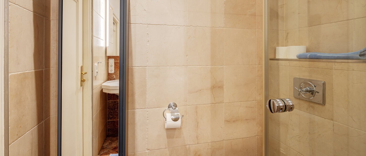 Wohnung München Maxvorstadt - Rund um den Josephplatz 03 Badezimmer 13761