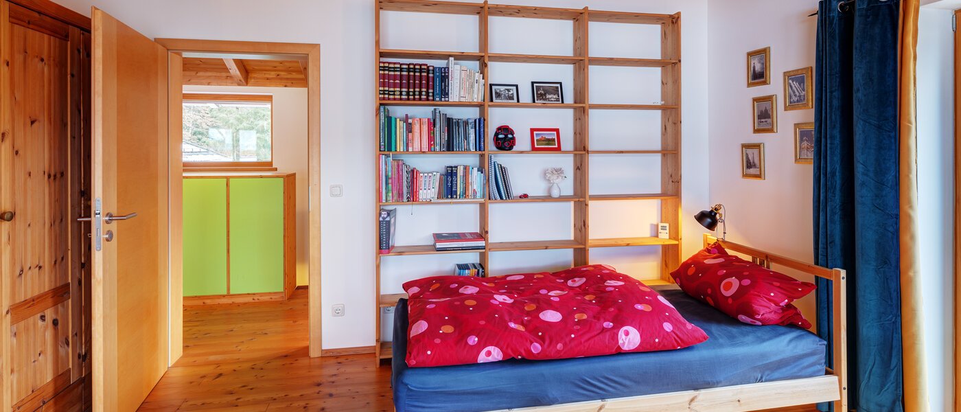 Einfamilienhaus Oberhaching 02 2. Schlafzimmer	 13766