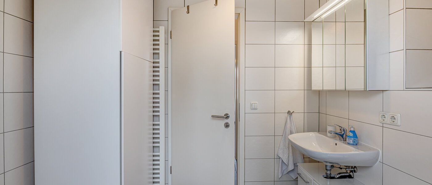 Dachgeschosswohnung München Schwabing (rechts der Leopoldstraße) 03 Badezimmer 13837