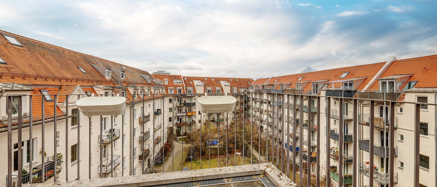Dachgeschosswohnung München Schwabing (rechts der Leopoldstraße) 01 Balkon 13837