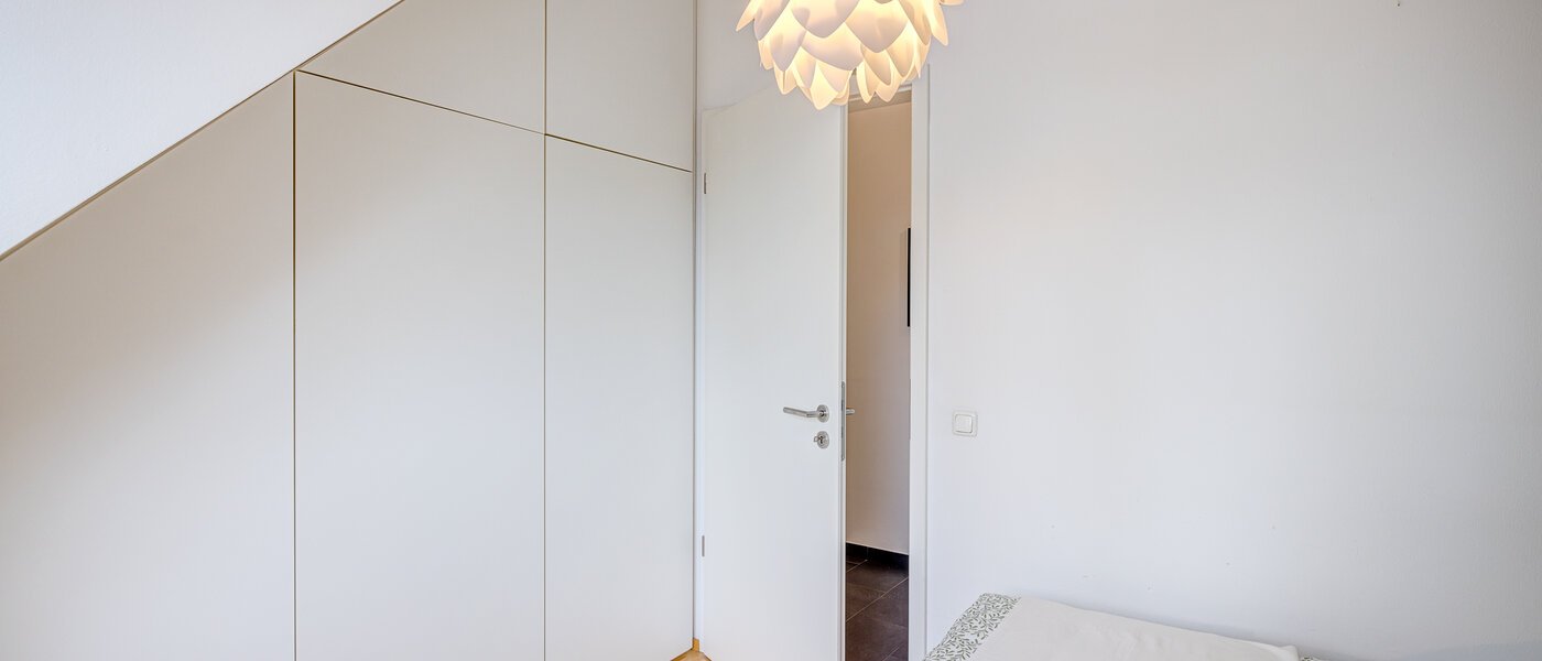 Dachgeschosswohnung München Schwabing (rechts der Leopoldstraße) 03 Schlafzimmer 13837