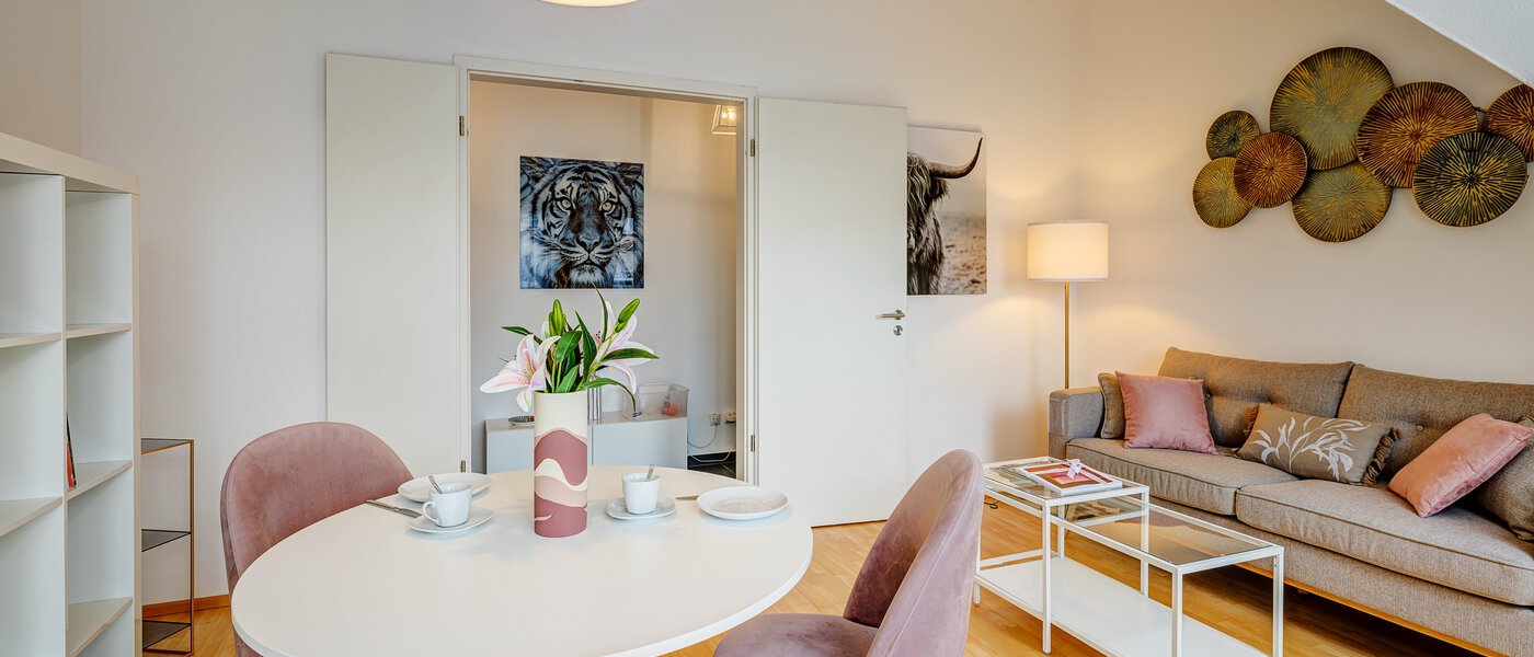 Dachgeschosswohnung München Schwabing (rechts der Leopoldstraße) 01 Wohnzimmer 13837