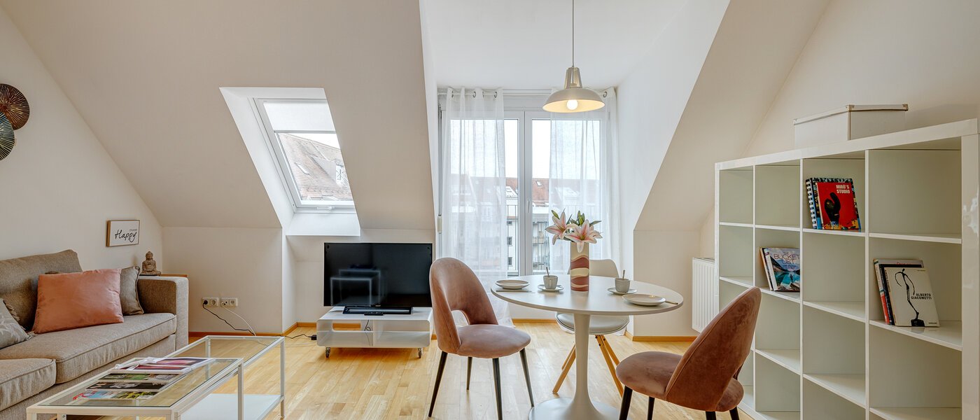 Dachgeschosswohnung München Schwabing (rechts der Leopoldstraße) 03 Wohnzimmer 13837