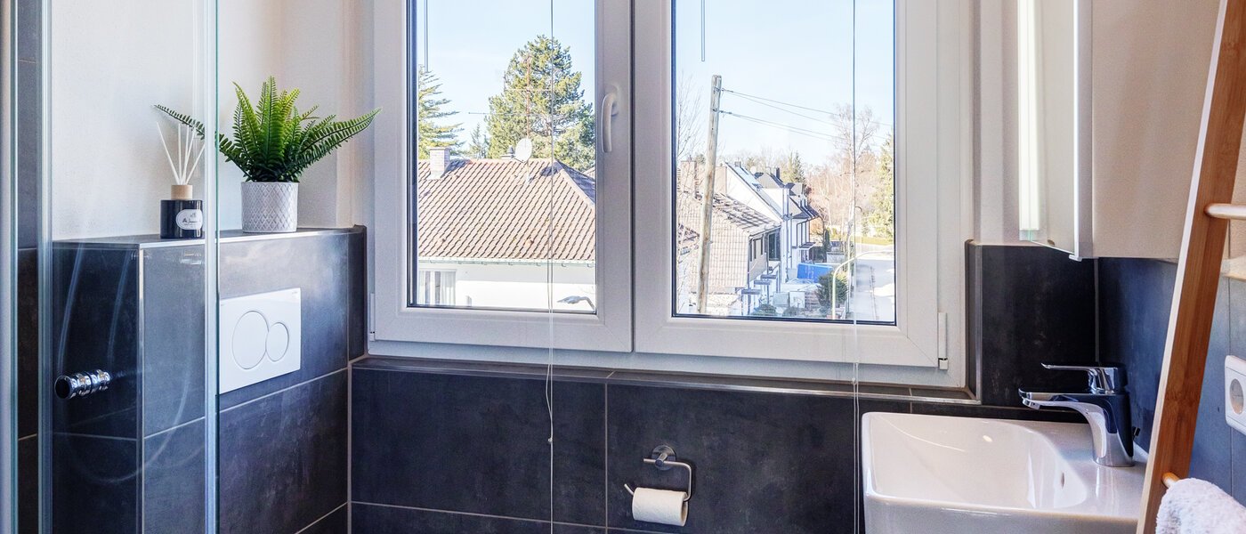 Dachgeschosswohnung München Waldtrudering 01 Badezimmer 13853