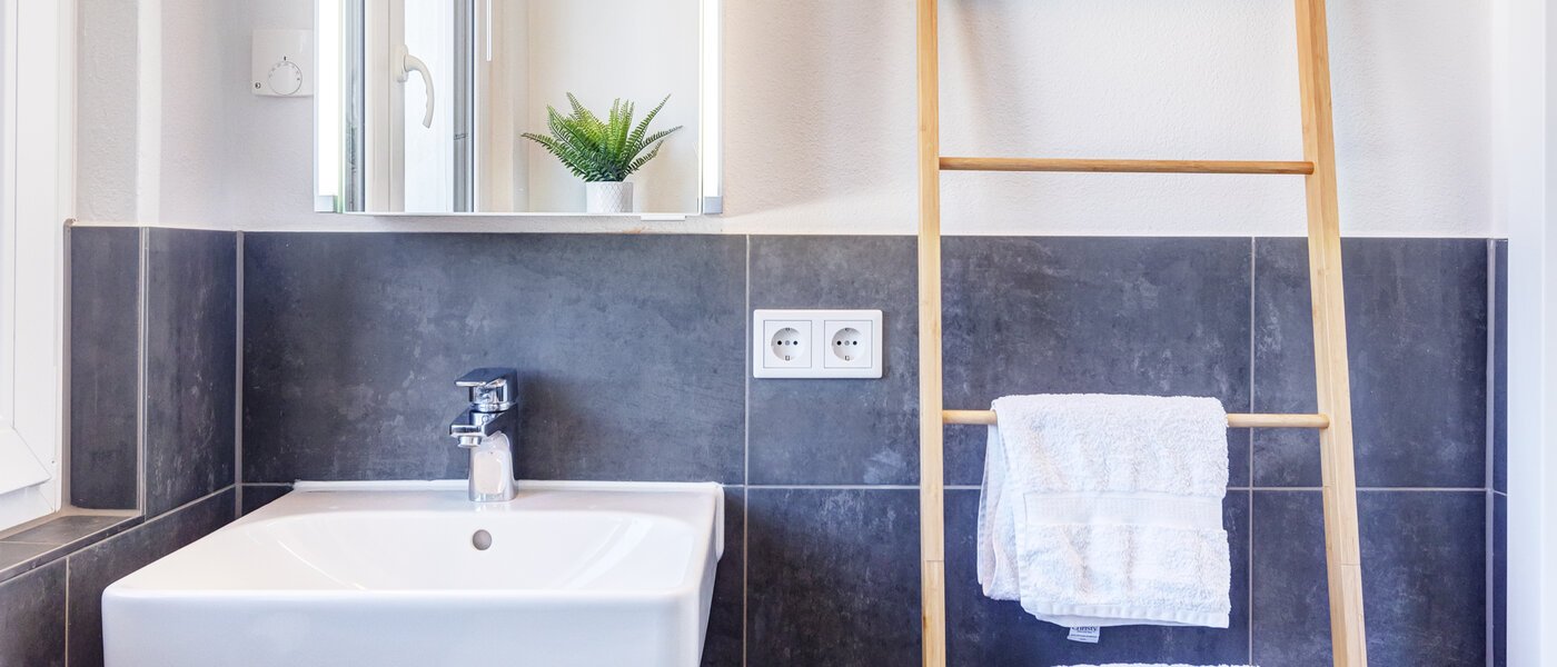 Dachgeschosswohnung München Waldtrudering 02 Badezimmer 13853