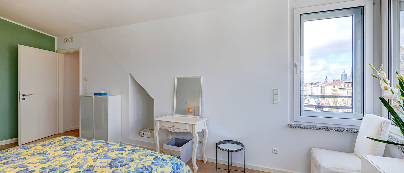 Dachgeschosswohnung München Ludwigsvorstadt 03 1. Schlafzimmer 13896