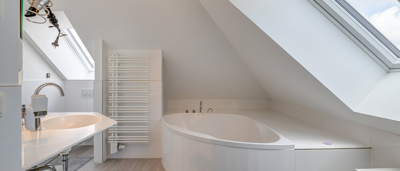 Dachgeschosswohnung München Ludwigsvorstadt 01 1. Badezimmer 13896