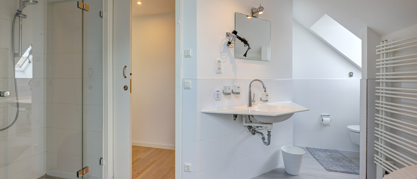 Dachgeschosswohnung München Ludwigsvorstadt 03 1. Badezimmer 13896