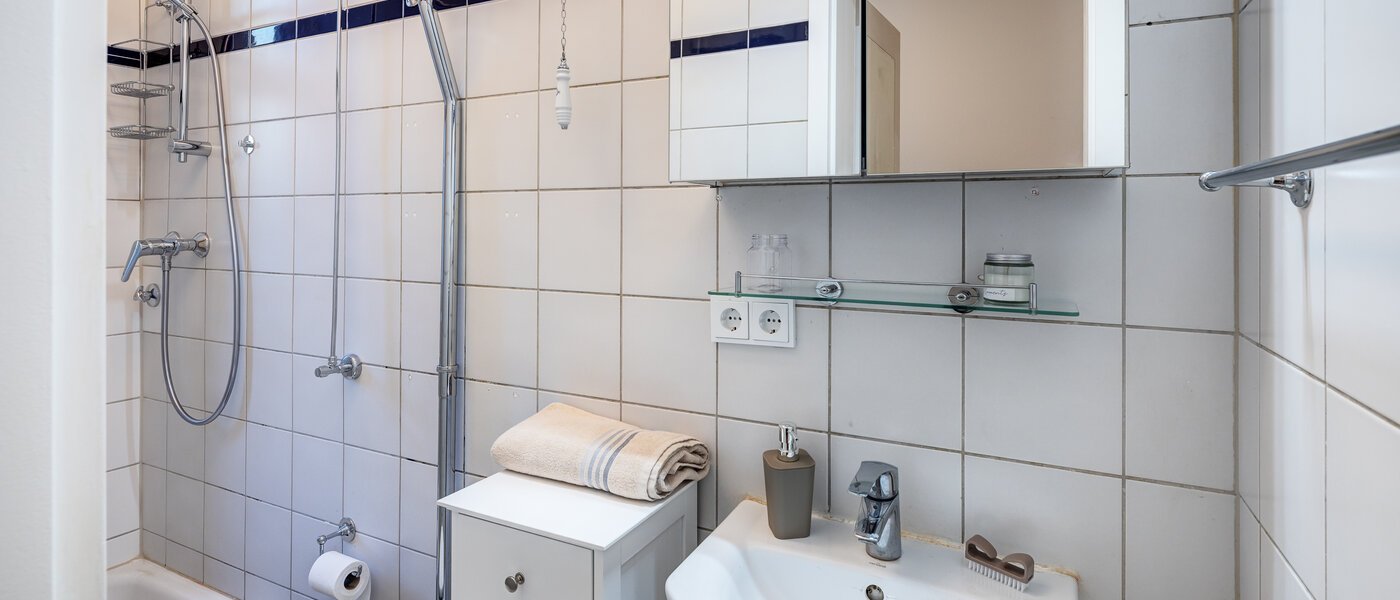 Apartment München Neuhausen 01 Badezimmer 14110