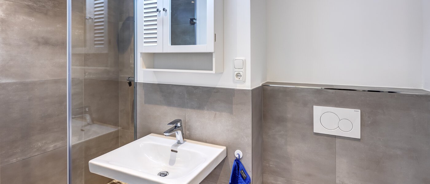 Reihenmittelhaus Germering 02 2. Badezimmer 14170