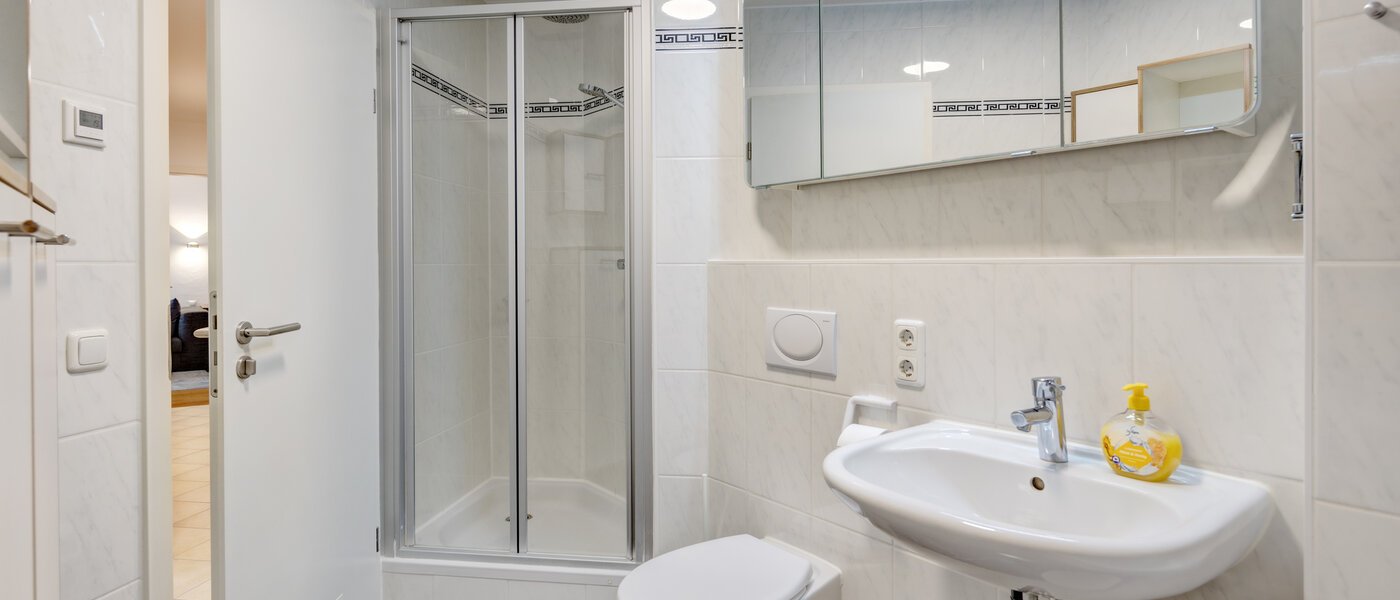 Wohnung München Milbertshofen 02 Badezimmer 14220