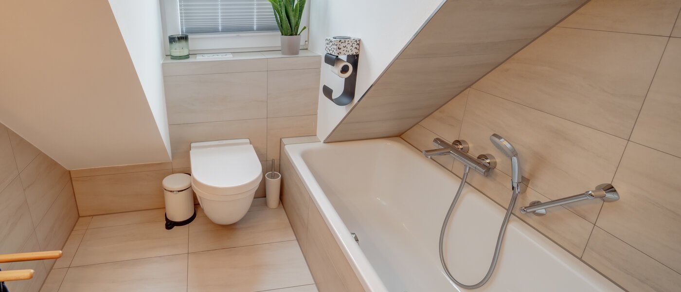 Dachgeschosswohnung München Fasangarten 02 Badezimmer 14268