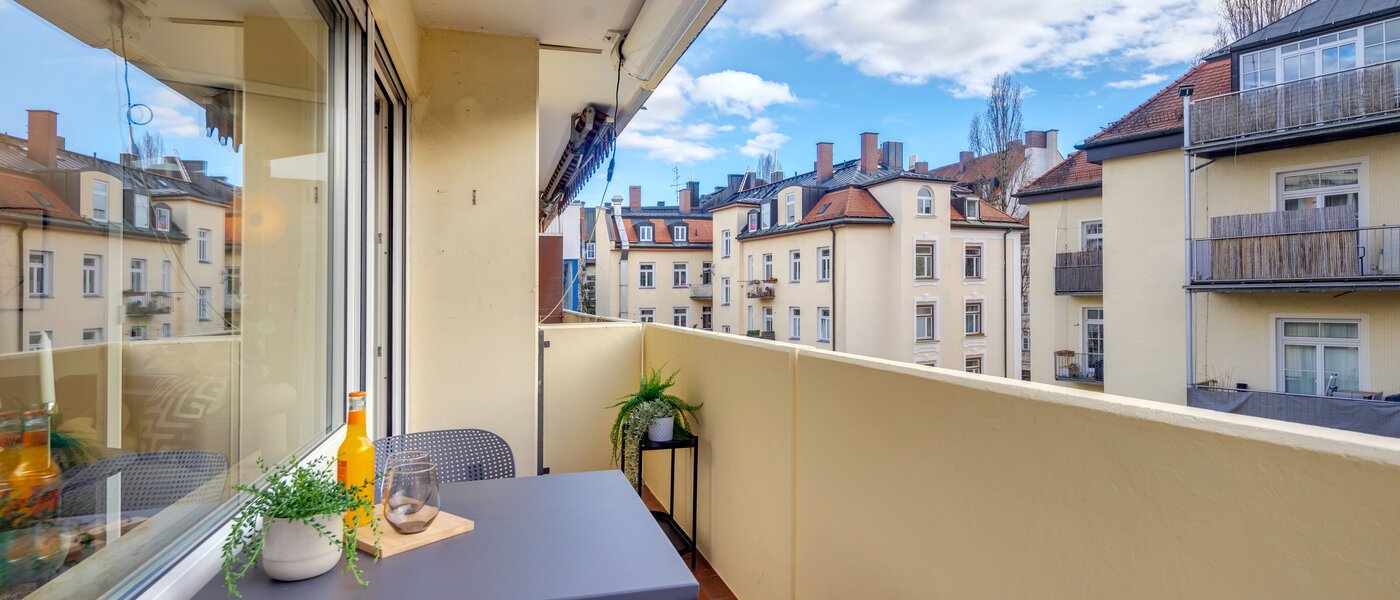 Apartment München Schwabing-Nord (zw. Leopoldstraße & Englischen Garten) 02 Balkon 14305