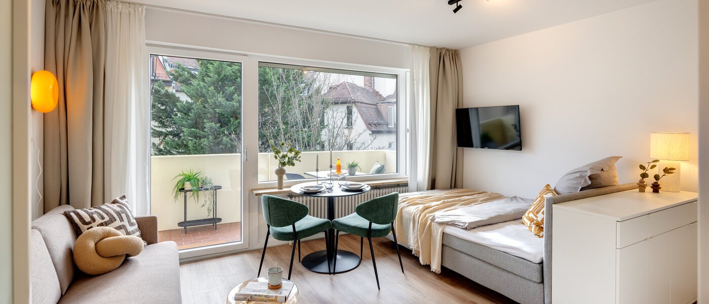 Apartment München Schwabing-Nord (zw. Leopoldstraße & Englischen Garten) 01 Wohnbereich 14305