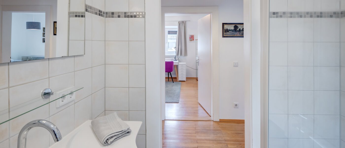 Einfamilienhaus München Daglfing 02 2. Badezimmer 14387