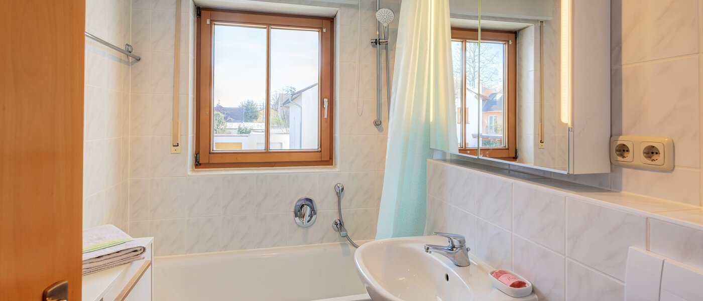 Wohnung München Trudering 01 Badezimmer 14400