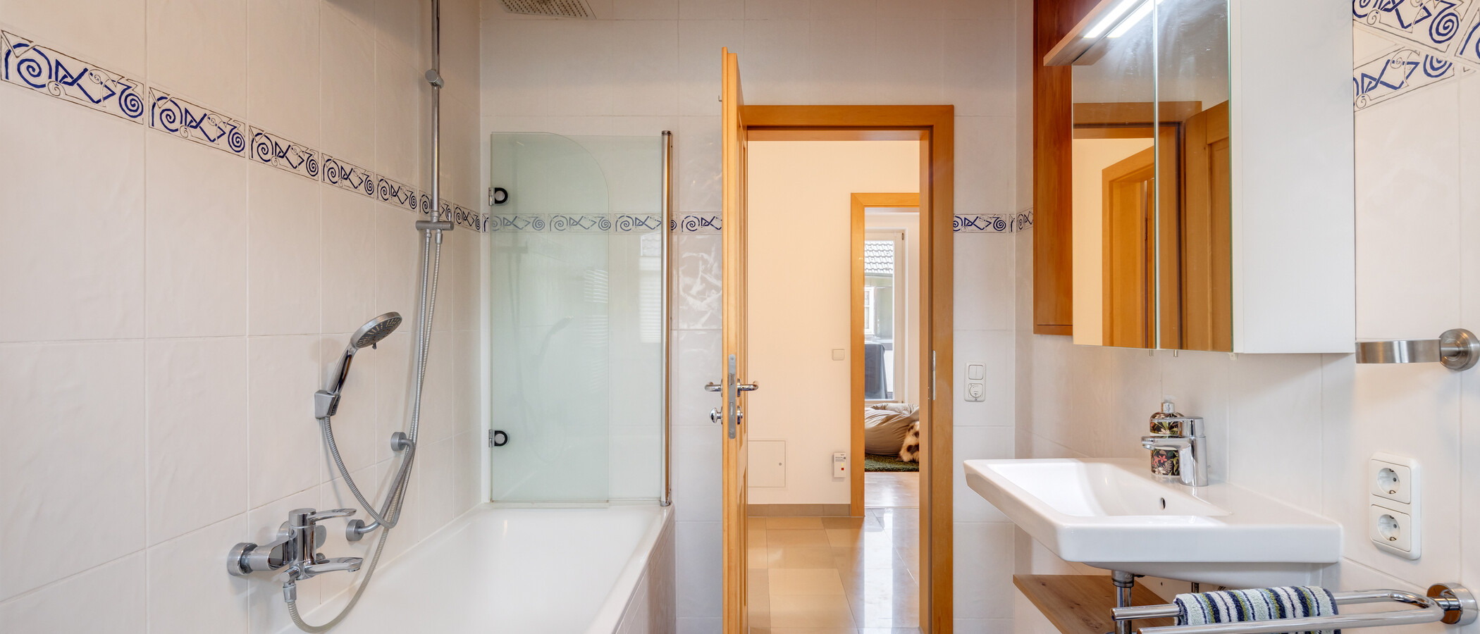 Dachgeschosswohnung München Waldperlach 02 1. Badezimmer 14432