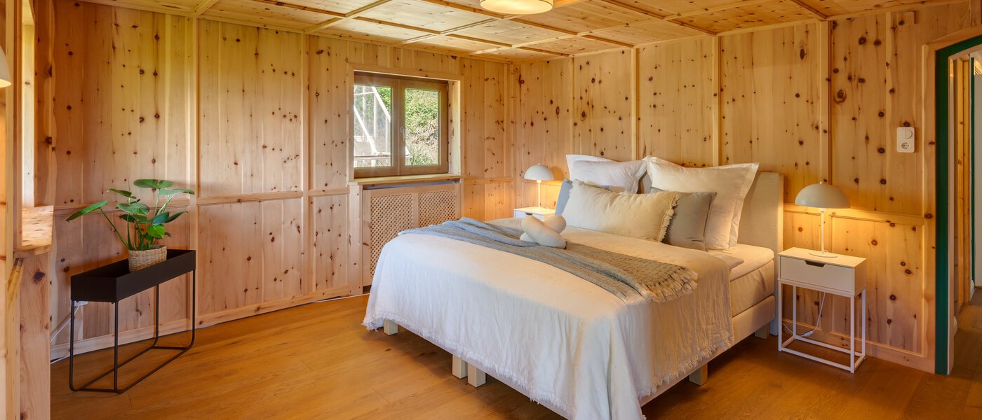 Villa Bad Wiessee 01 1. Schlafzimmer 14436