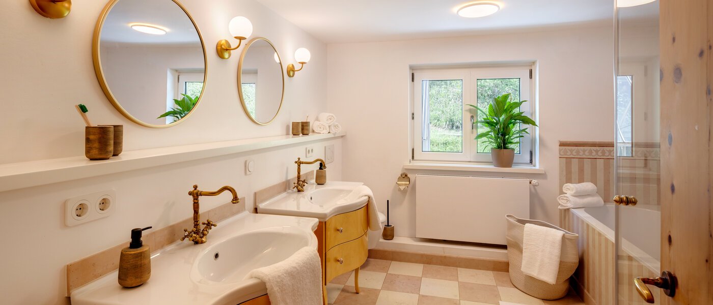 Villa Bad Wiessee 01 1. Badezimmer 14436