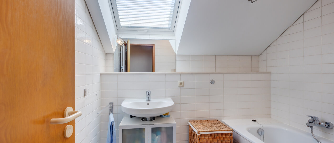 Dachgeschosswohnung München Harlaching 01 Badezimmer 14501
