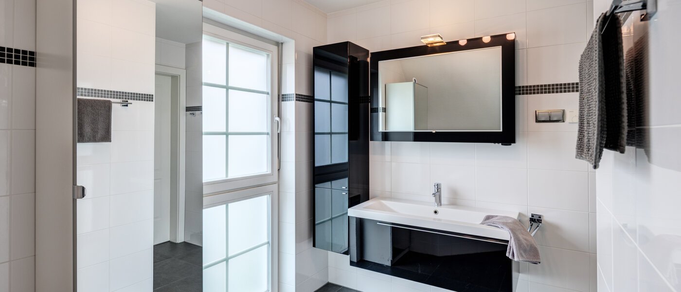 Einfamilienhaus Ismaning 03 1. Badezimmer 14615