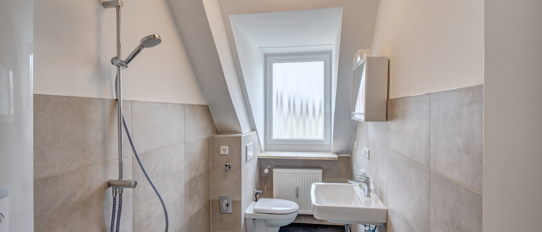 Dachgeschosswohnung München Untergiesing 01 Badezimmer 14653